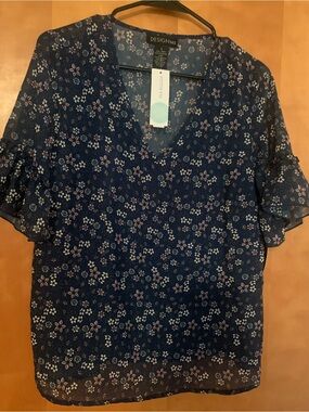 Design365 Sm Navy Floral Blouse with Flutter Sleeves w/New Jewelry Pc NWT